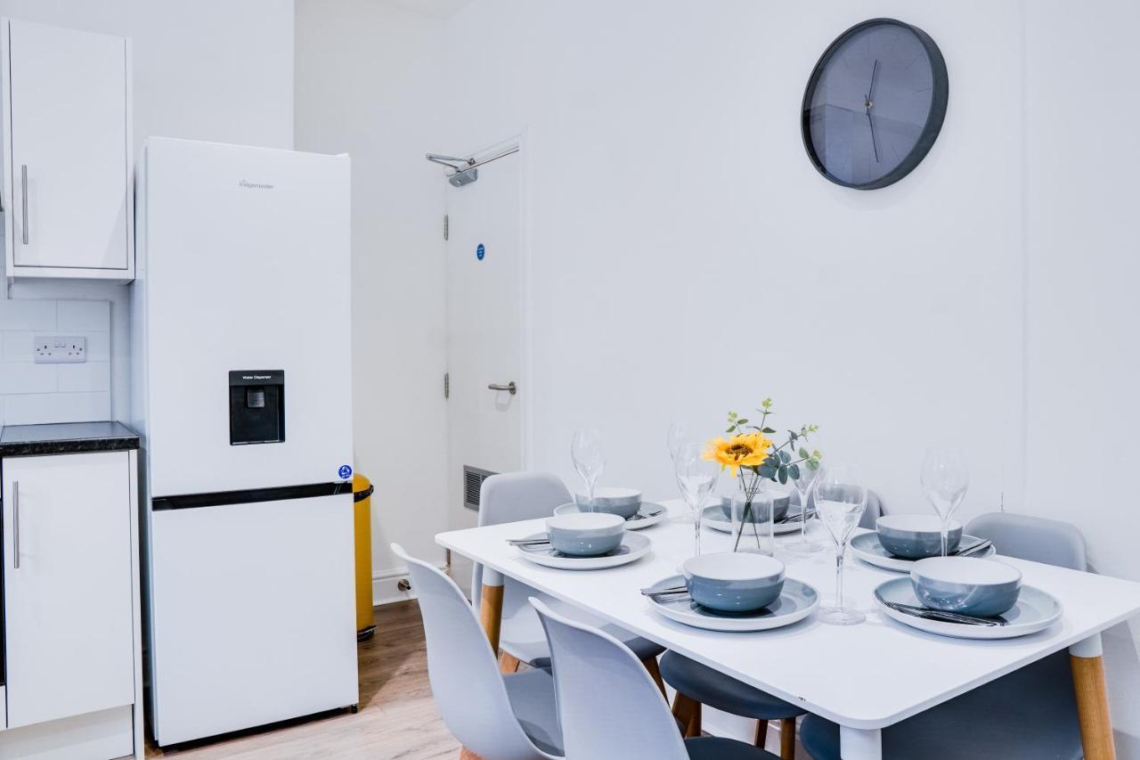 Spacious 4 Bedroom House Near Leeds Cc Beeston Hill Dış mekan fotoğraf