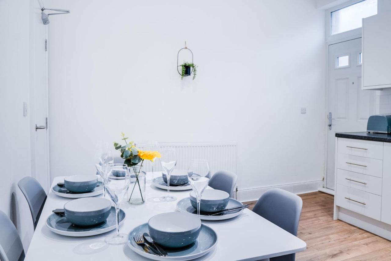 Spacious 4 Bedroom House Near Leeds Cc Beeston Hill Dış mekan fotoğraf